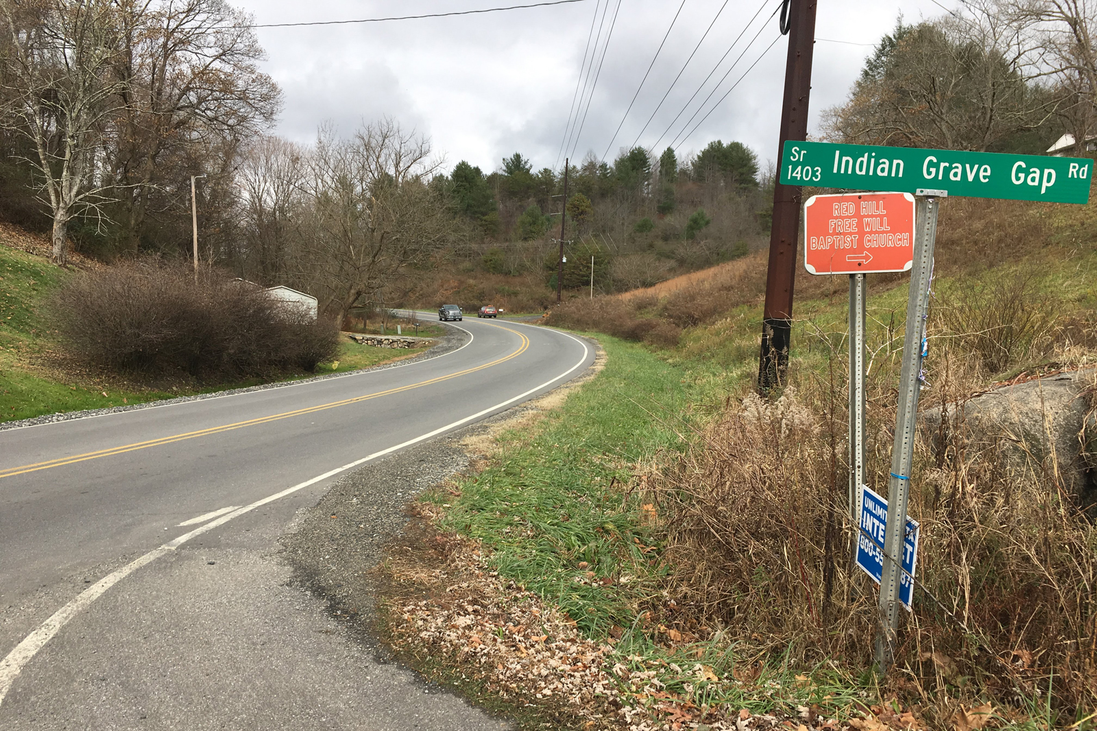 Looking at roadway curve of U.S. 25/U.S. 70, north of Indian Grave Gap Road